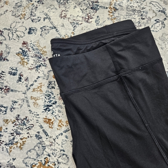 Athleta Solid Black Mind Over Matter Capri Legging Size XL - Picture 5 of 9